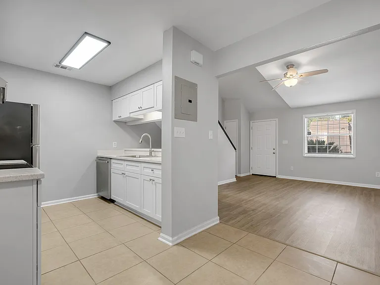 2199 Parrot Ln — Photo 8