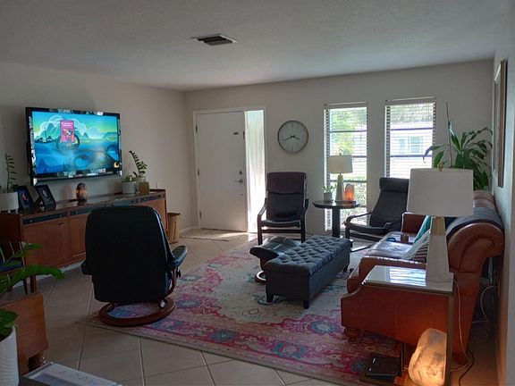 2nd image of 217 Hibiscus St