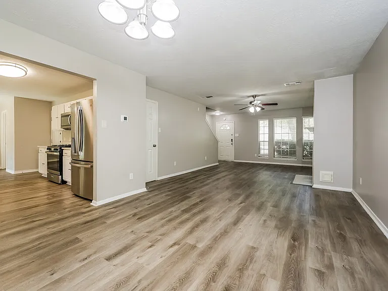 18450 Hollow Oaks Cir — Photo 5