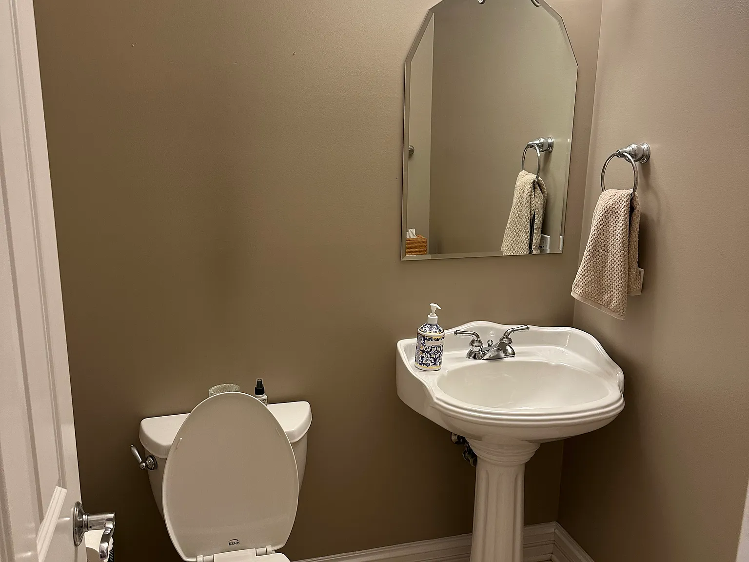3 bed, 2.5 bath, 2600 sqft, $5,100 — Photo 4