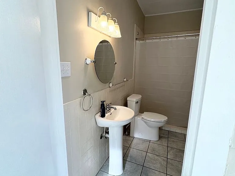 222 N Lee Ave — Photo 11