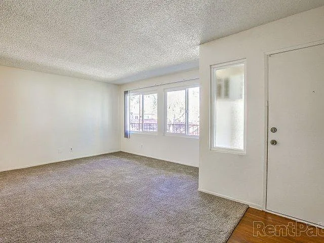 1 BEDROOM LIVING ROOM (NON REMODELED)