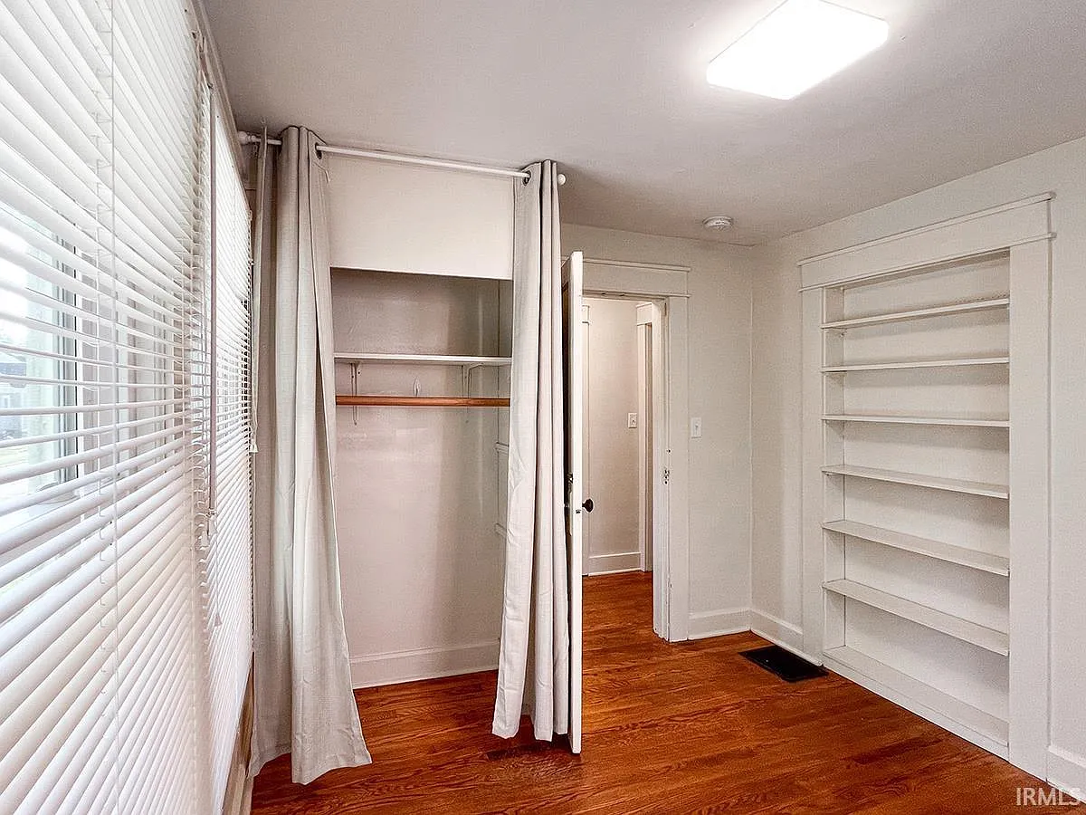 5 bed, 2.0 bath, 2072 sqft, $4,200 — Photo 4
