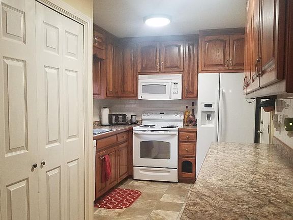 3rd image of 1105 Leonard Dr