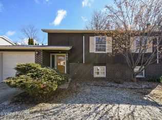 597 Raupp Blvd, Buffalo Grove, IL 60089