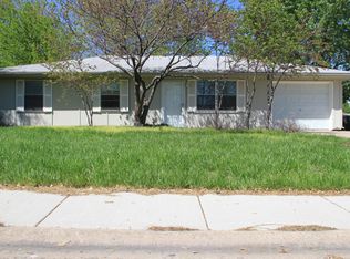 514 W Edgewood Dr, Edgerton, KS 66021