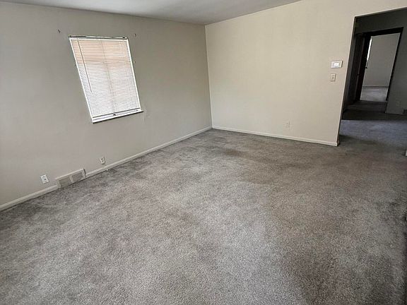 3rd image of 224 Ridgeway Ave