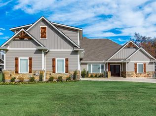 225 Navajo Trl, Lake Kiowa, TX 76240