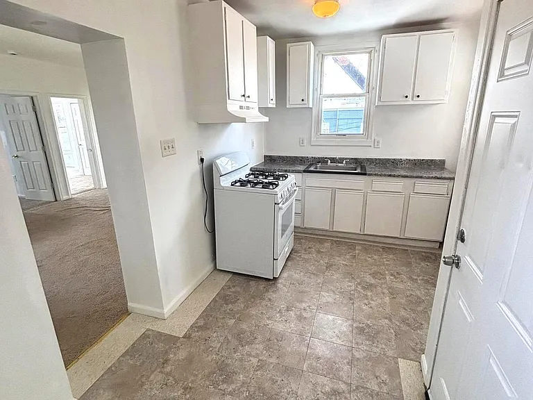 49 Hopkins St — Photo 4
