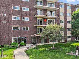 5300 Walnut Ave Unit #19C, Downers Grove, IL 60515