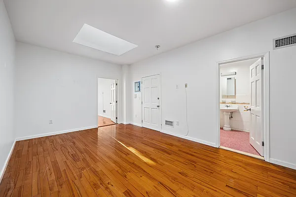 Rented by EXR | media 5