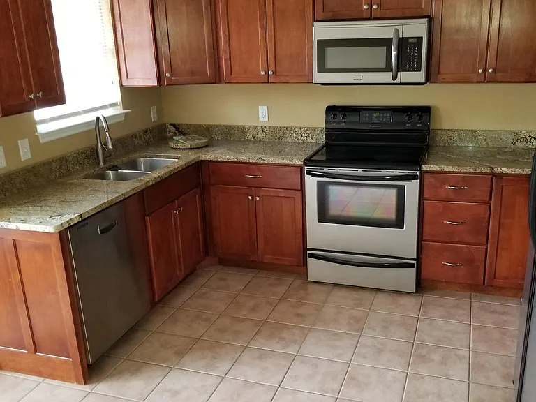 7825 Laurelton Dr — Photo 6