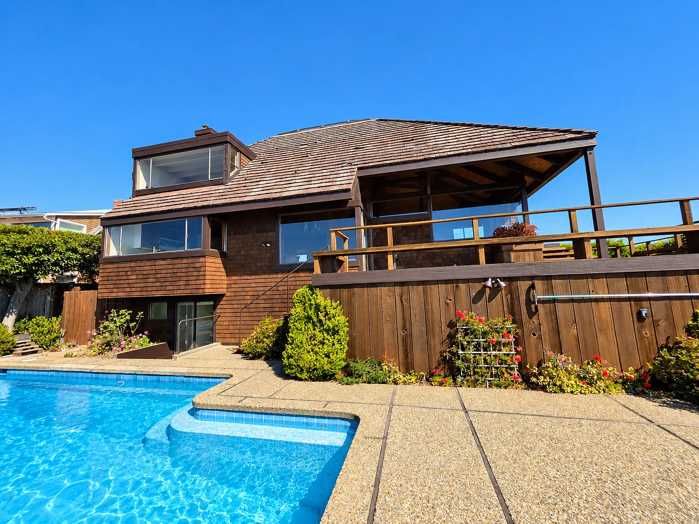 Tiburon Private Retreat with views of the world, pool, multiple decks and a vintage touch — Photo 3