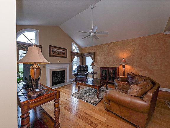 3rd image of 3226 Waters Edge Ct
