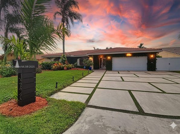 15820 Sedgewyck Cir N