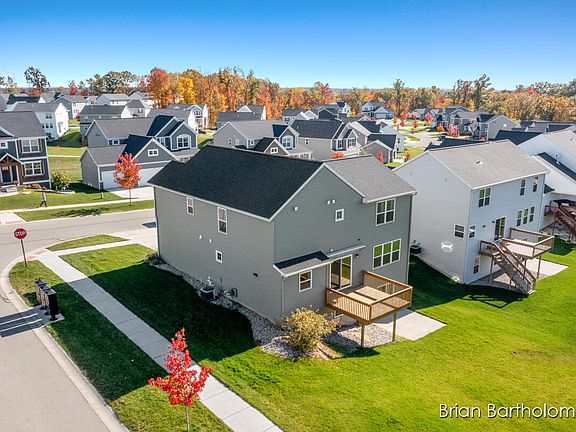 5th image of 459 Park Place Dr NE