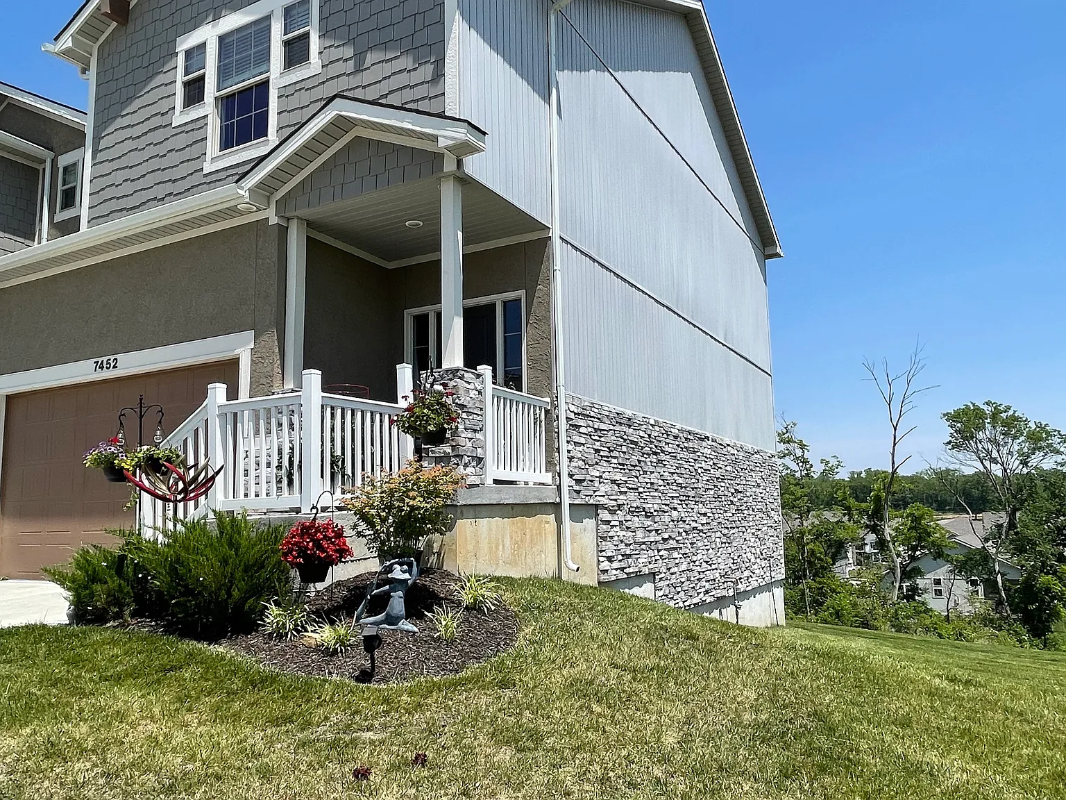 3 bed, 2023 sqft, $2,500 — Photo 1