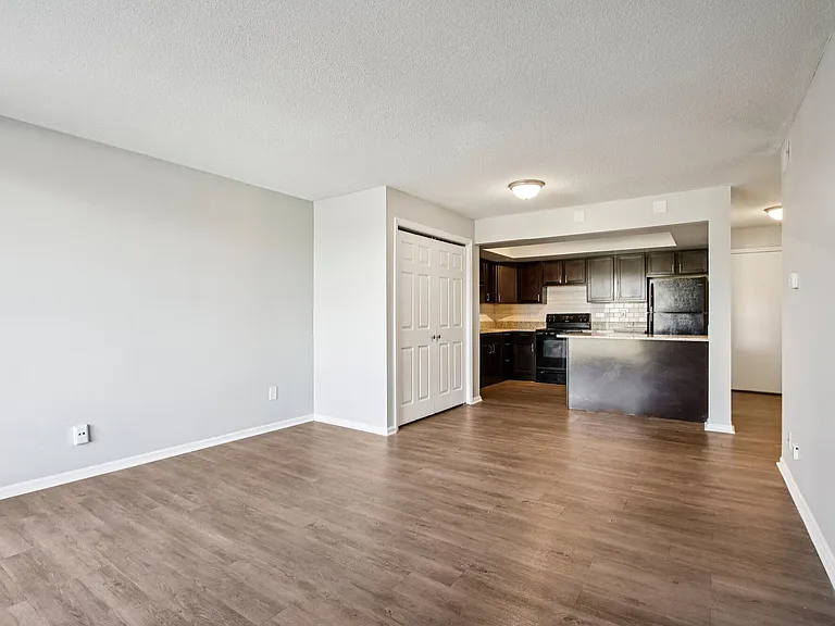 Edgewater Apartments — Photo 13