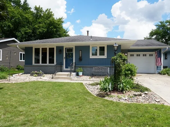 1802 Missouri Ave, Charles City, IA 50616