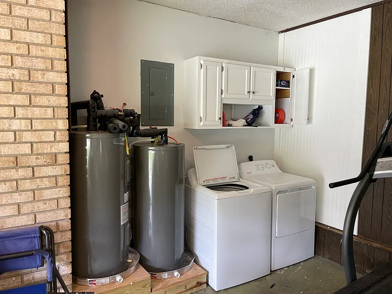 2 water heaters
Laundry washer and dryer on site