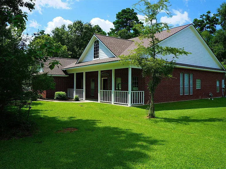 2429 Chantilly Ln — Photo 3