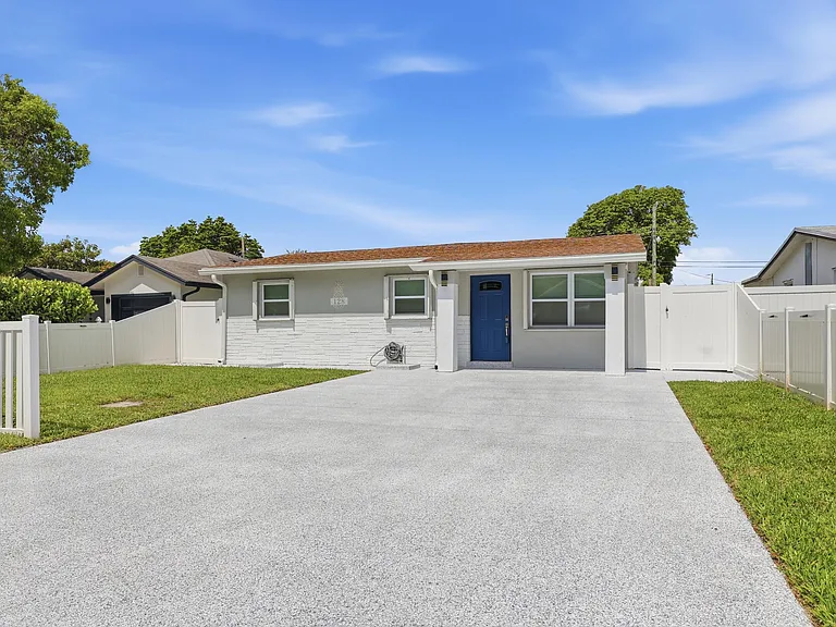 128 NW 10th Ave — Photo 3