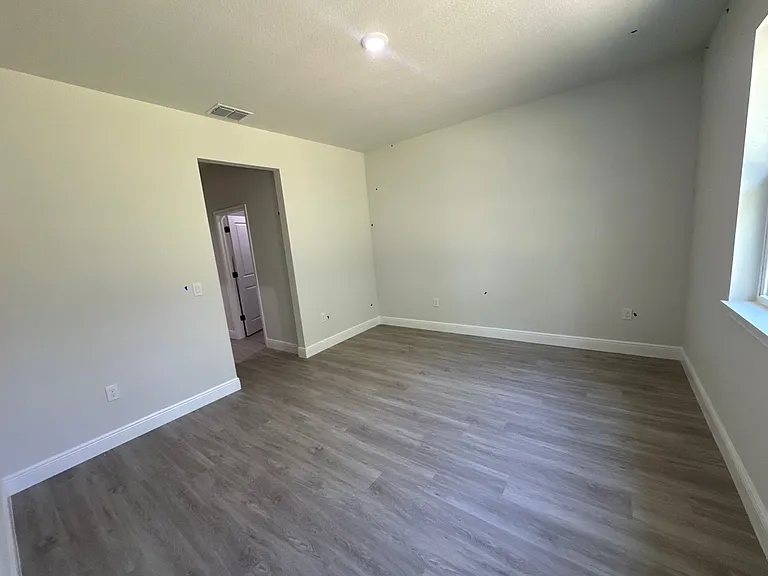 1557 W Elder Ln — Photo 14