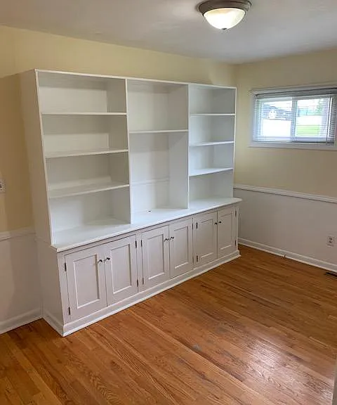 1302 Lyndale Dr — Photo 9