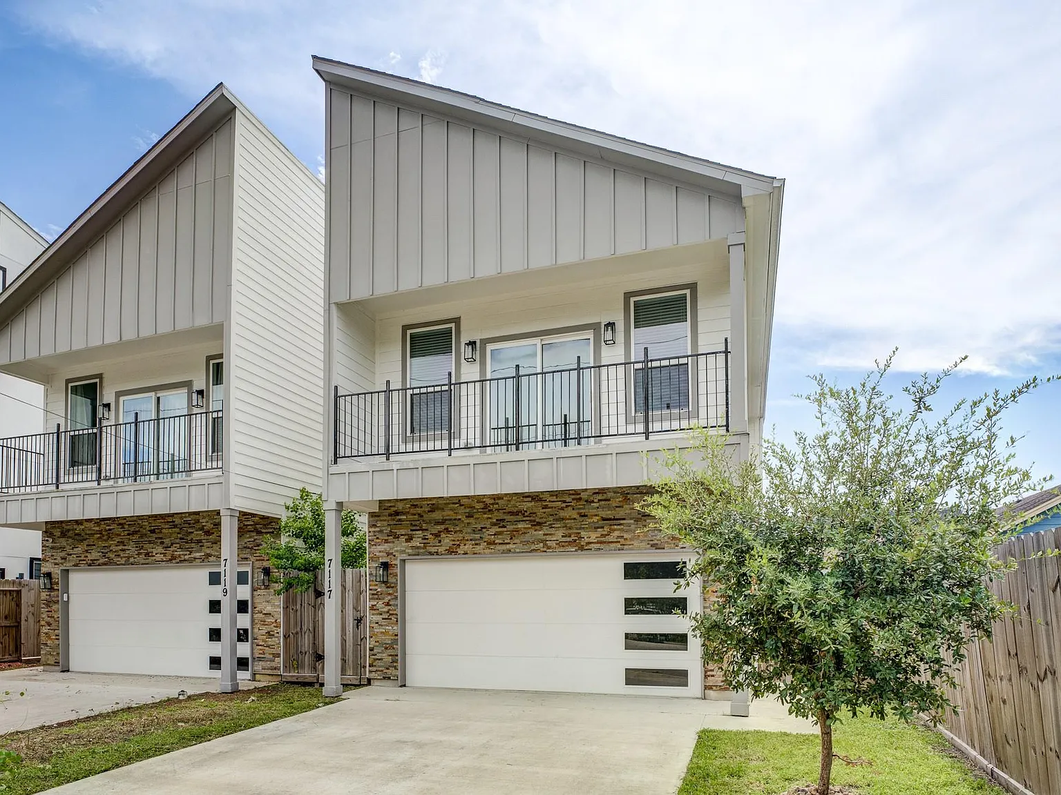 3 bed, 2.5 bath, 1938 sqft, $2,500 — Photo 1