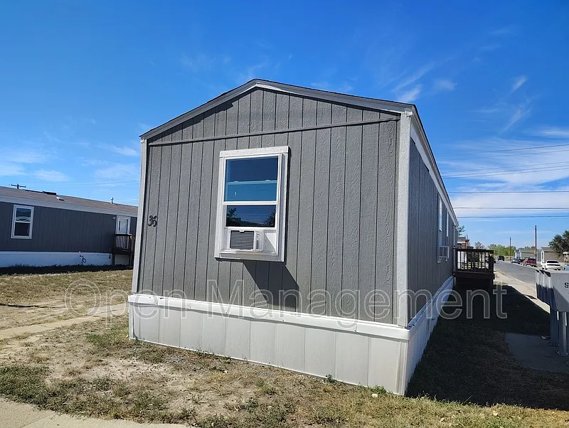 3 bed, 2.0 bath, 924 sqft, $1,029 — Photo 2