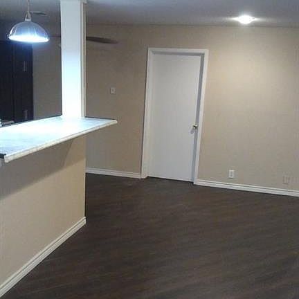 5th image of 2108 Sam Houston Dr