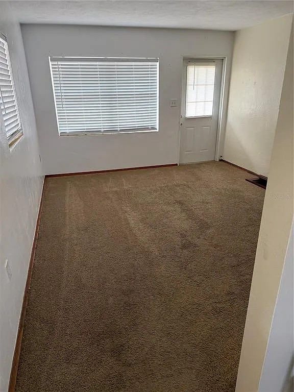 3 bed, 1.0 bath, 938 sqft, $1,600 — Photo 4