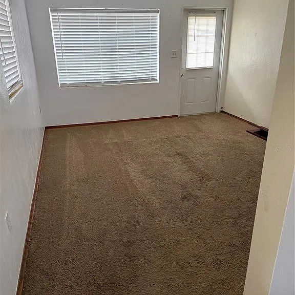 1247 Lakeview Dr — Photo 4