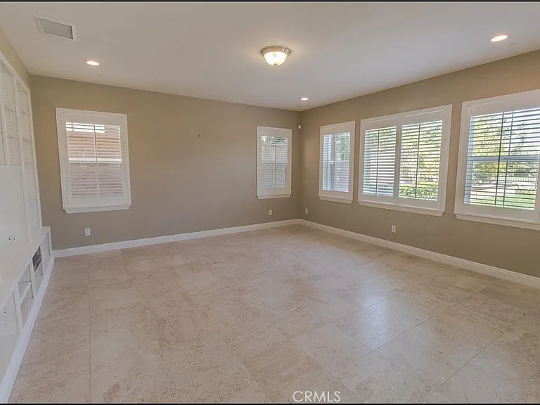 47 Santa Barbara Dr — Photo 12
