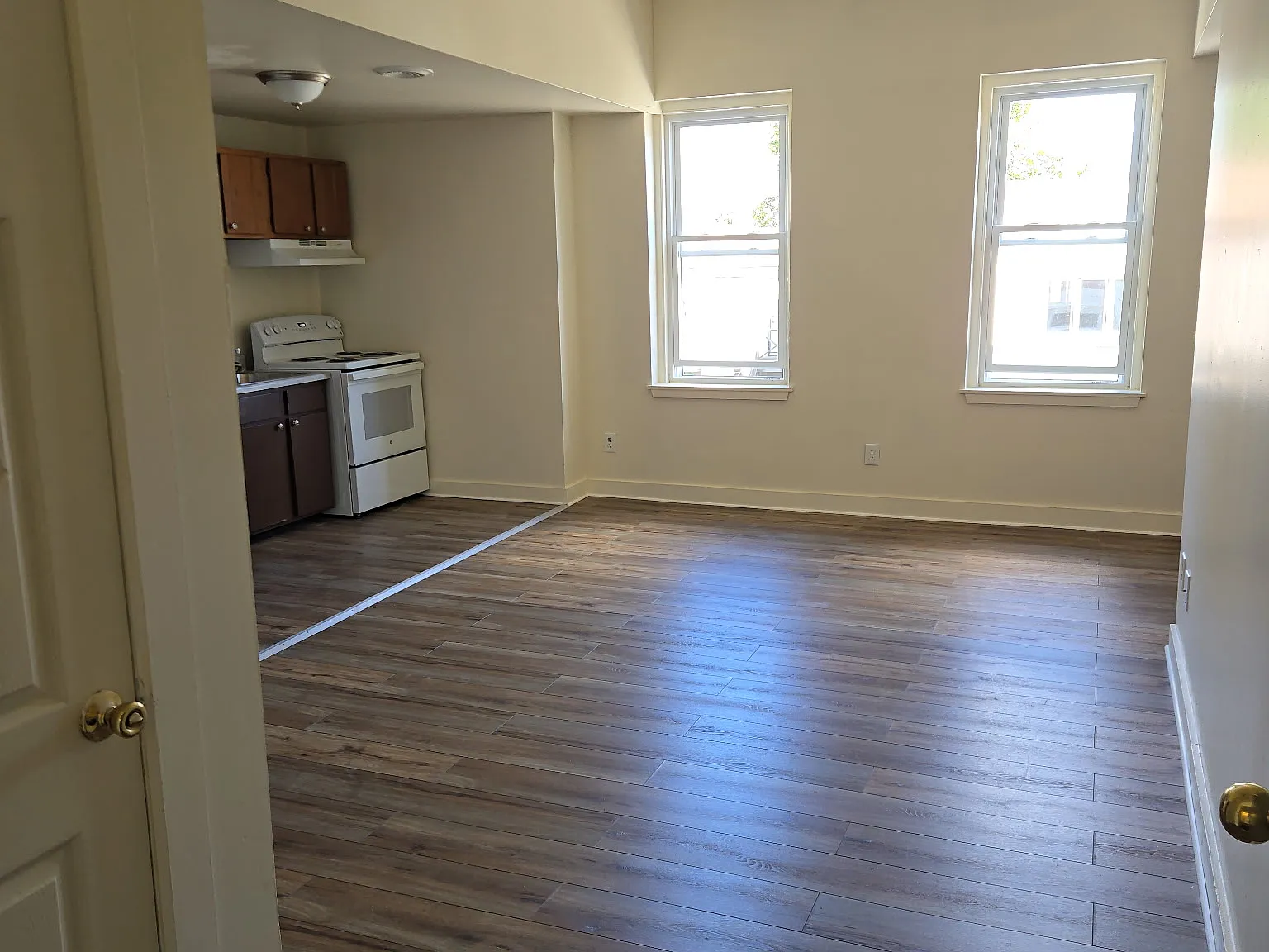 1 bed, 450 sqft, $1,300 — Photo 3