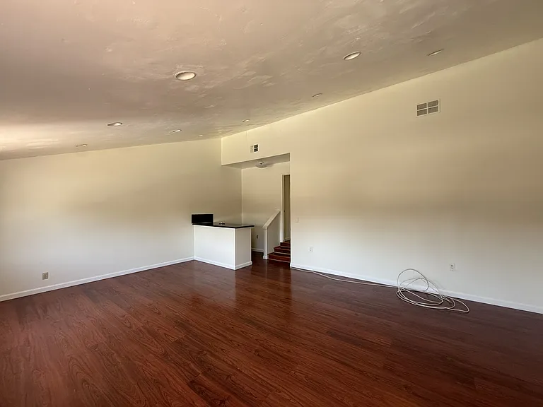 2659 Glen Loman Way — Photo 18