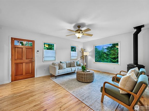 2nd image of 137 33rd Street