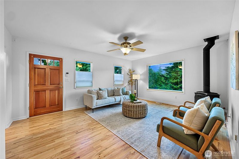 2nd image of 137 33rd Street