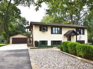 73 75th St, Willowbrook, IL 60527