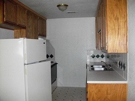 2nd image of 323 Summers Rd