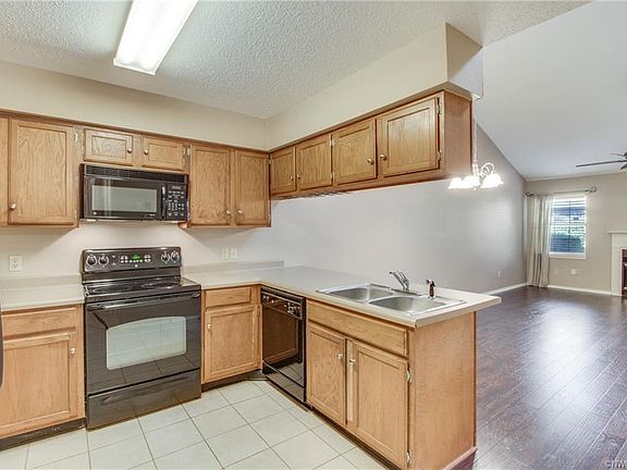 3rd image of 3636 Greenacres Dr #128