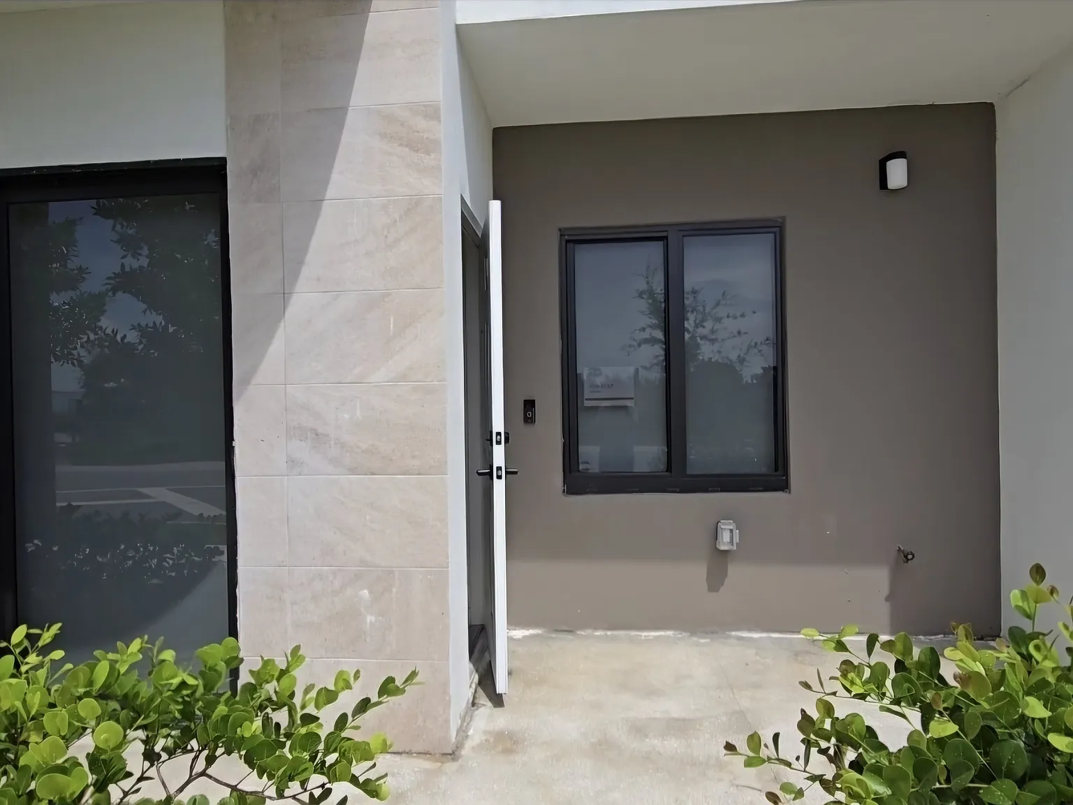 4 bed, 1398 sqft, $2,950 — Photo 1