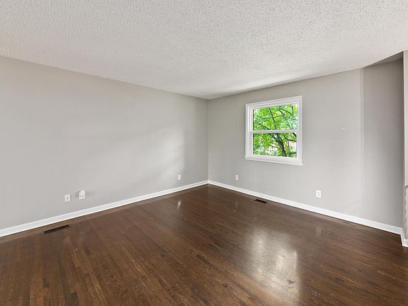 5th image of 304 Plantation Dr