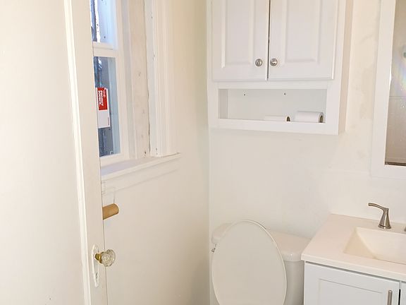 5th image of 914 Sacramento St APT A