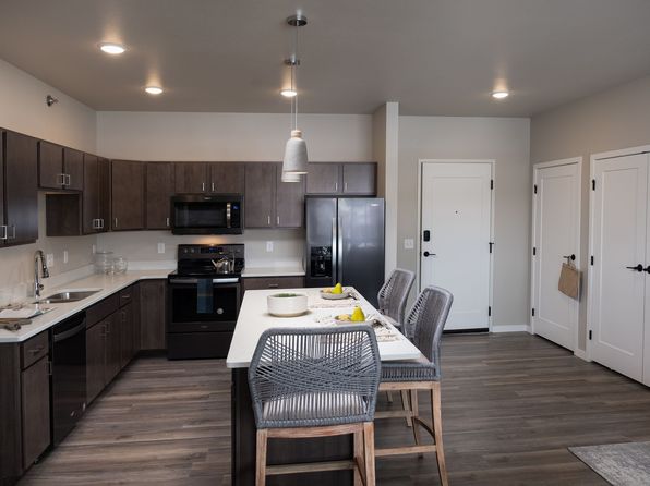 719 7th St N #304