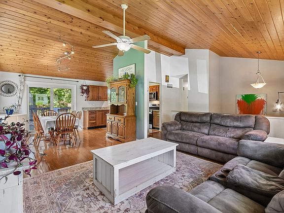 3rd image of 6415 Wood Dr