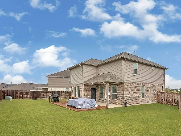 7330 Anathia Dr — Photo 15