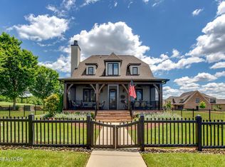 110 E Highlands Cir, Lenoir City, TN 37772