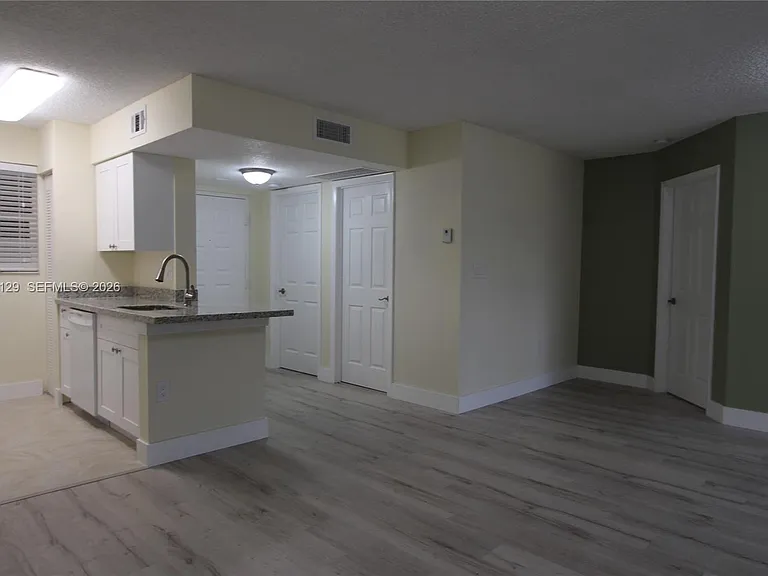 2890 N Oakland Forest Dr #204 — Photo 7