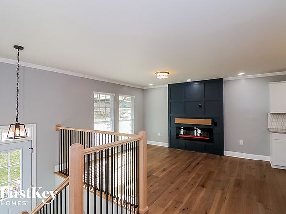 2nd image of 2442 Carolyn Dr SE